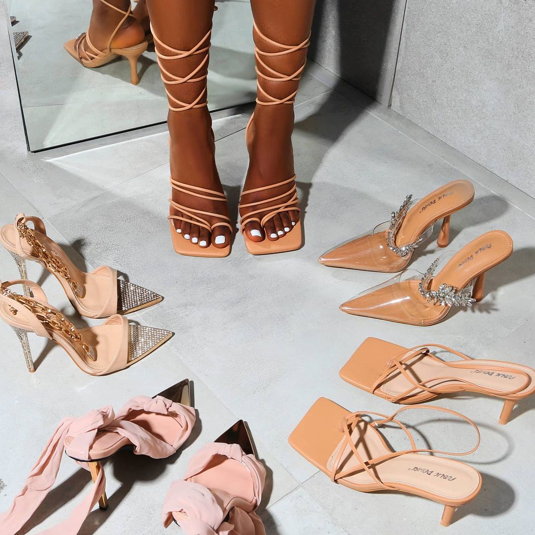 HOW TO WALK IN HEELS