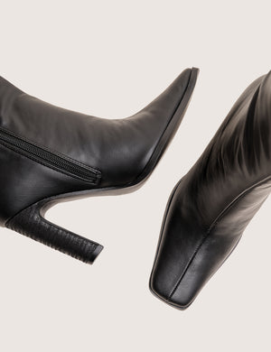 Acquilla Black Knee High Flared Heel Boots
