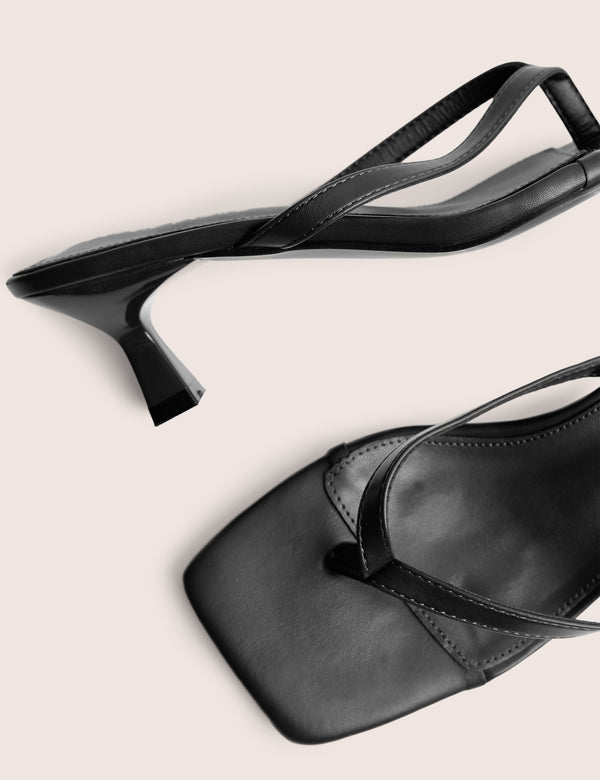 Everlast Black Kitten Heel Thong Sandals