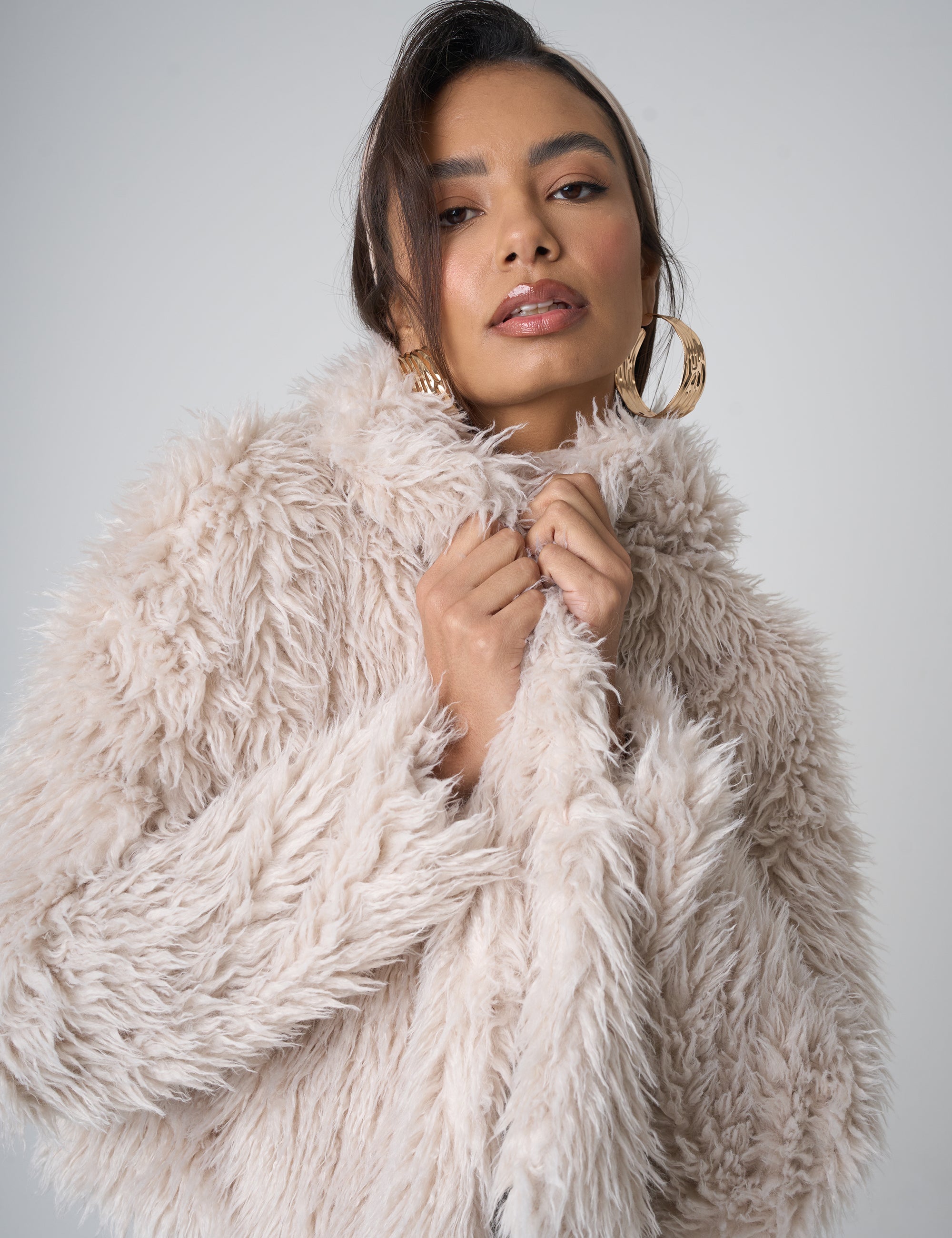 Short Shaggy Faux Fur Jacket Beige | Public Desire