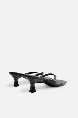 Everlast Black Kitten Heel Thong Sandals