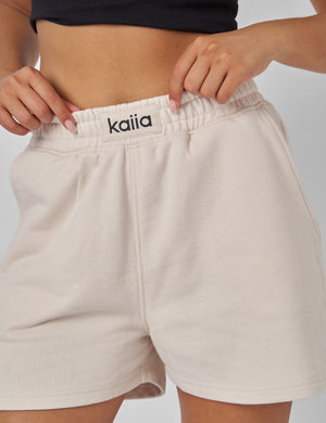 Kaiia Slogan Relaxed Sweat Short Cream