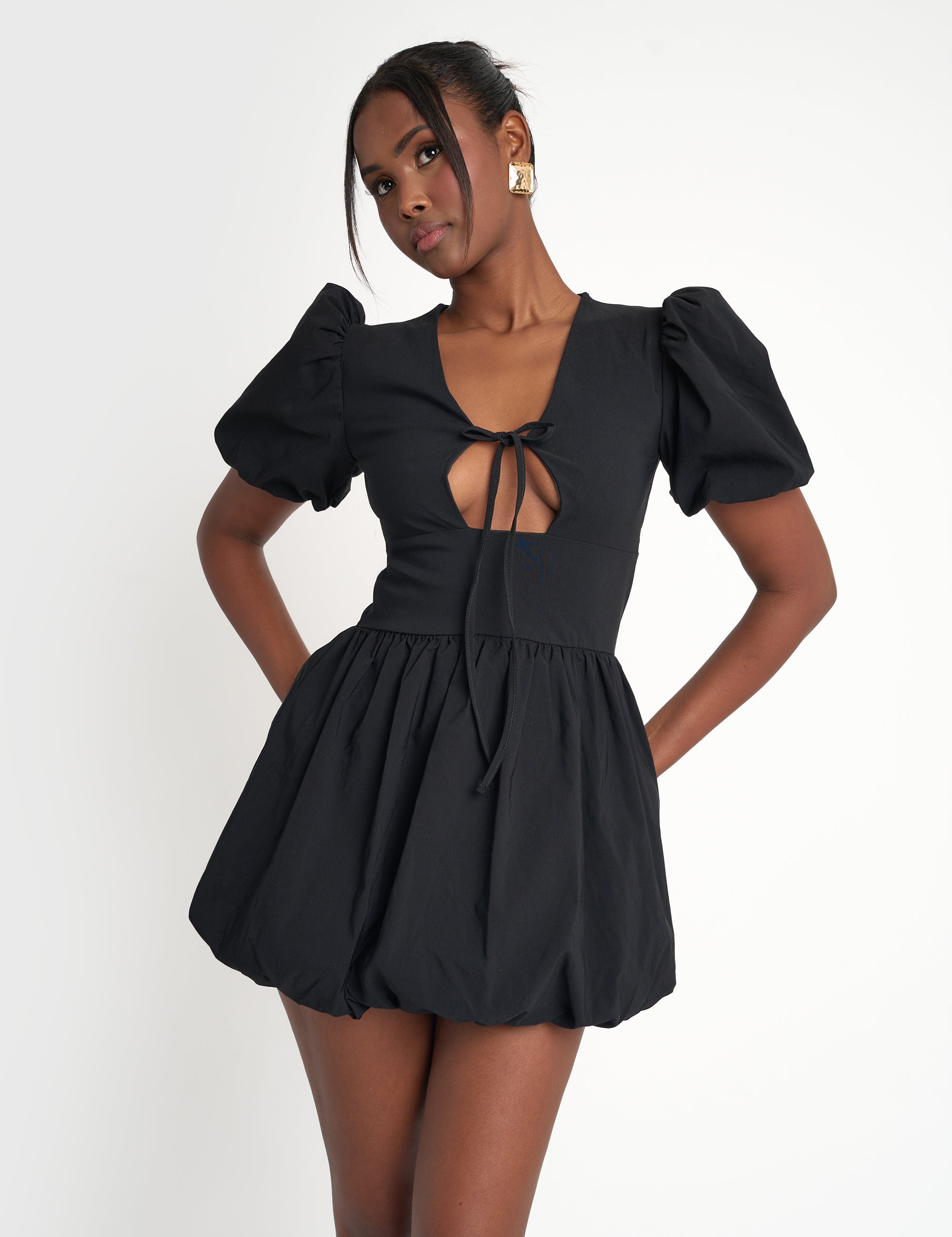 ワンピース Puff sleeve balloon mini one-piece Cut Out Puff Sleeve Bubble Hem Mini Dress Black | Public Desire