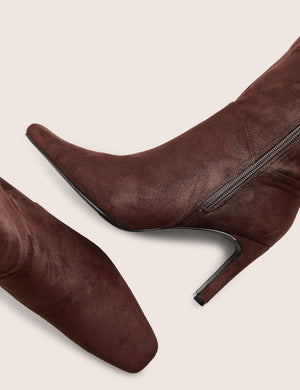 Pose Chocolate Zip Up Knee High Slim Block Heeled Boots