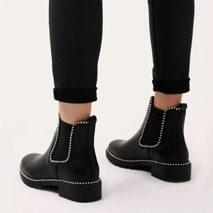 Highball Chelsea Boots in Black