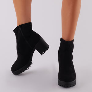 Rubix Chunky Chelsea Boots in Black